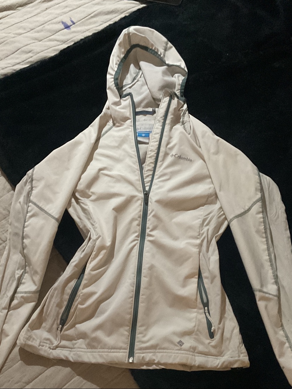 Columbia Women's Cream Hooded Ski Softshell Jacket with Gray Trim